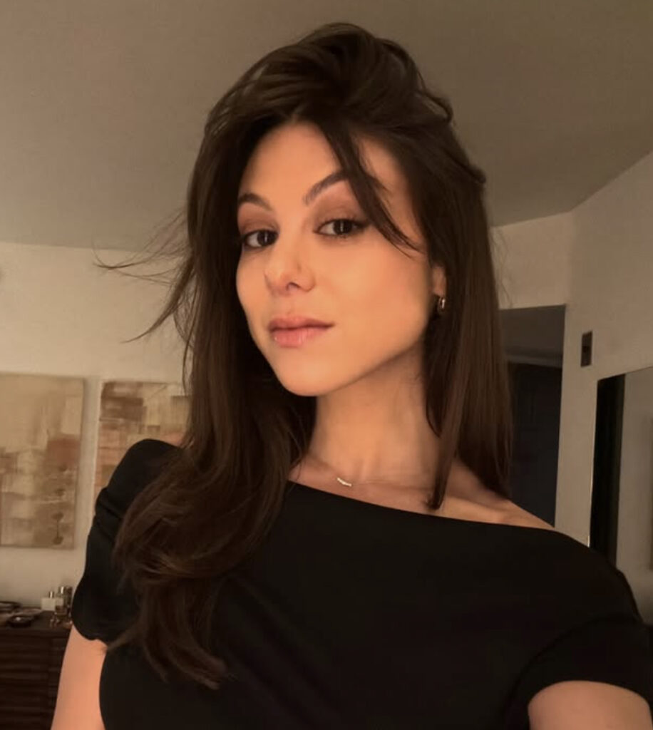 Kira Kosarin from The Thundermans takes a selfie in a black shirt in 2026
